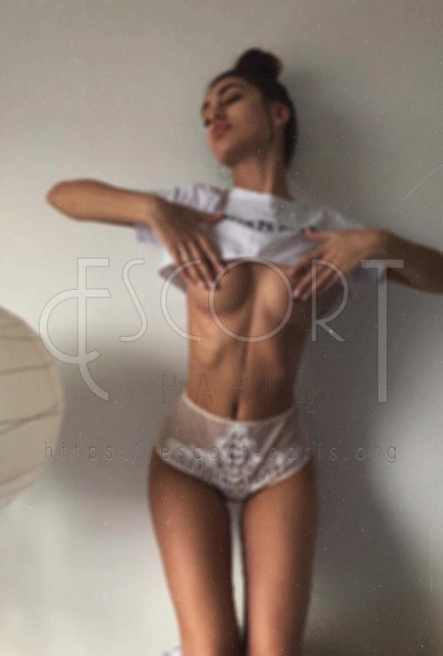 brunette female escortsin paris deluxe escorts paris, elite escorts paris, high class escorts in paris, brunette female escortsin paris